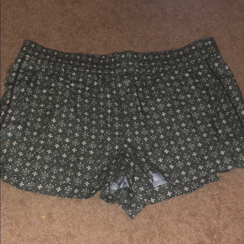 🌹🌹women’s loft outlet pull on shorts size large